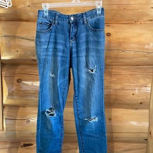 Distressed skinny jeans